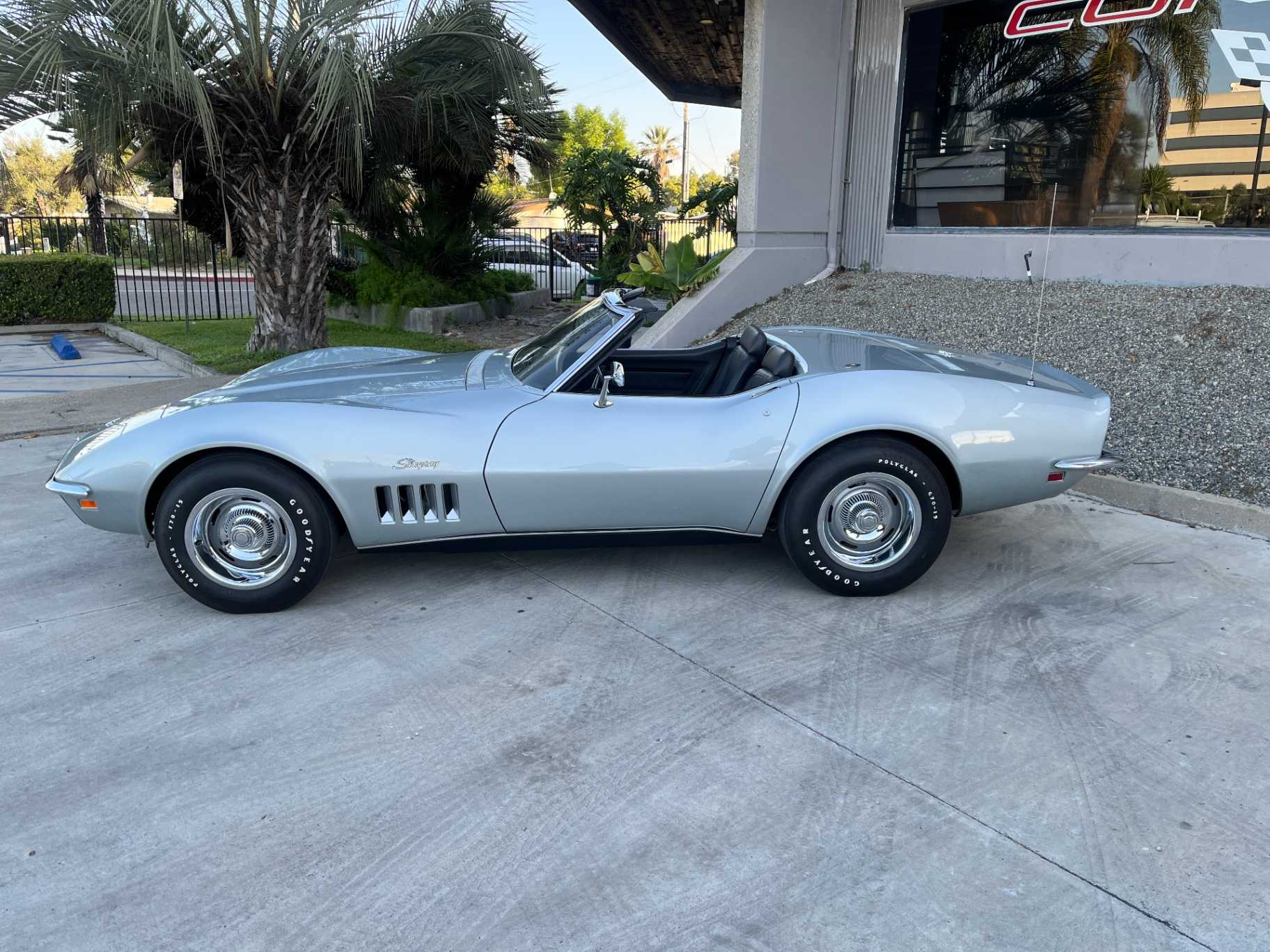 Chevrolet Corvette Image 11