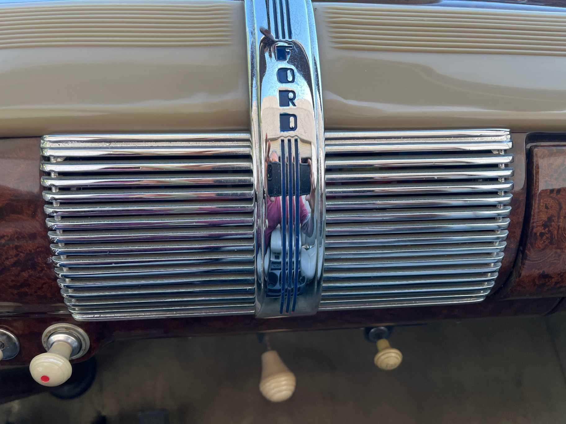 Ford Super Delux Image 33