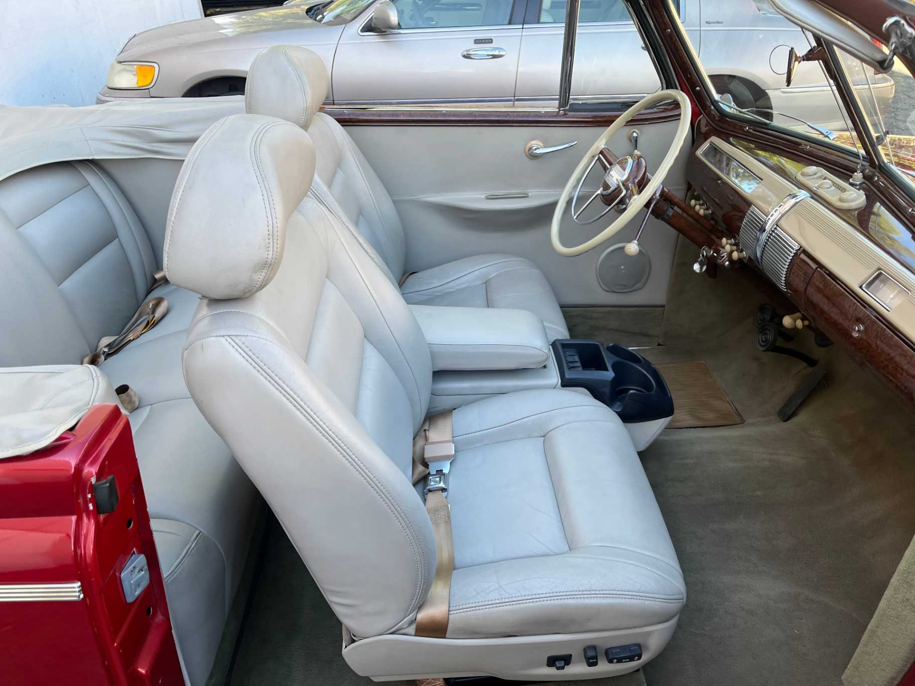 Ford Super Delux Image 38