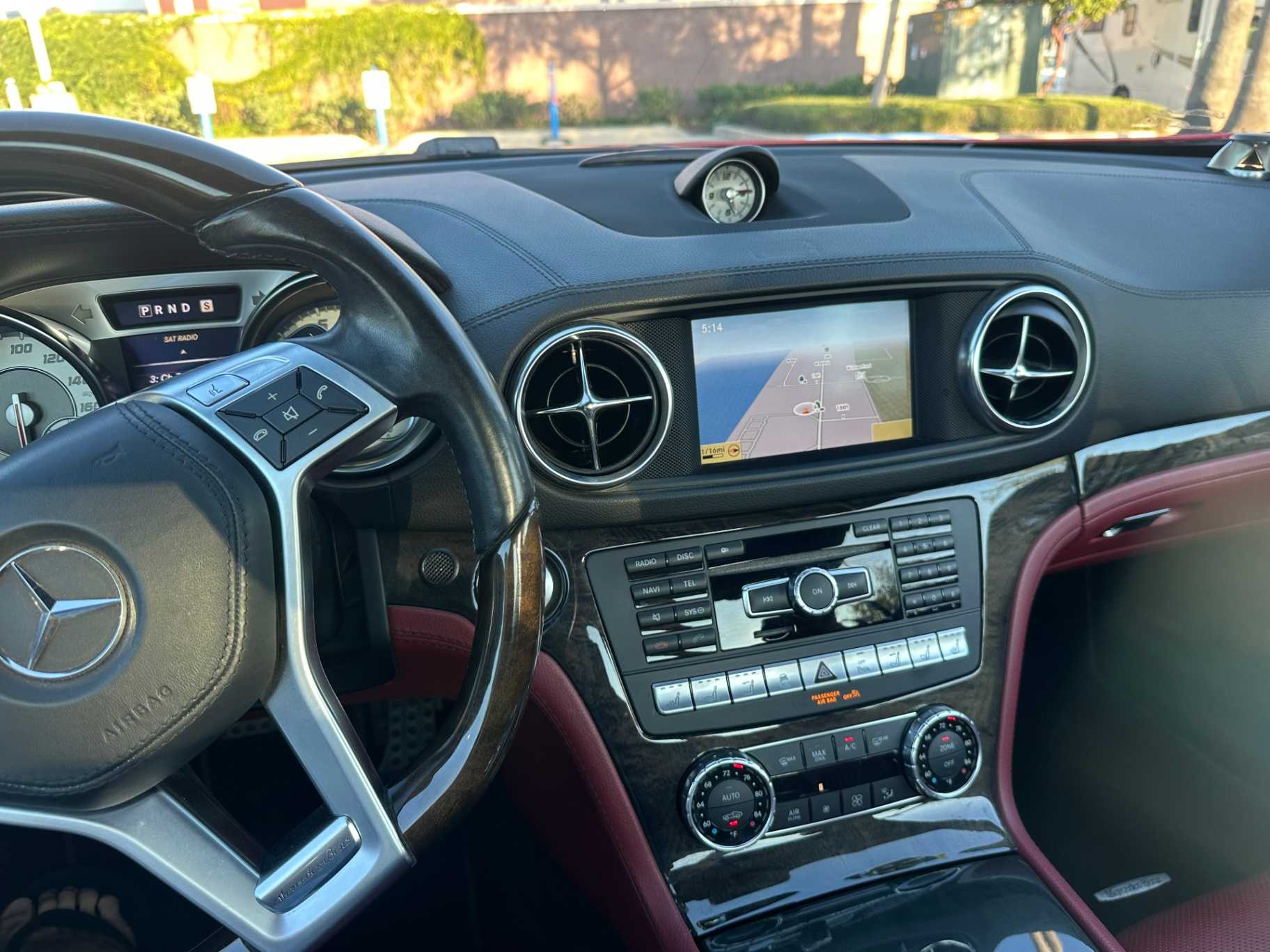 Mercedes-Benz SL-Class Image 32