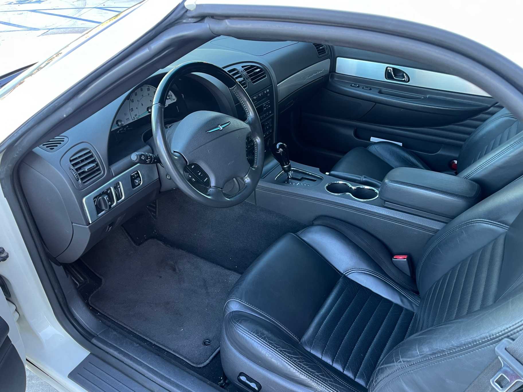 Ford Thunderbird Image 23