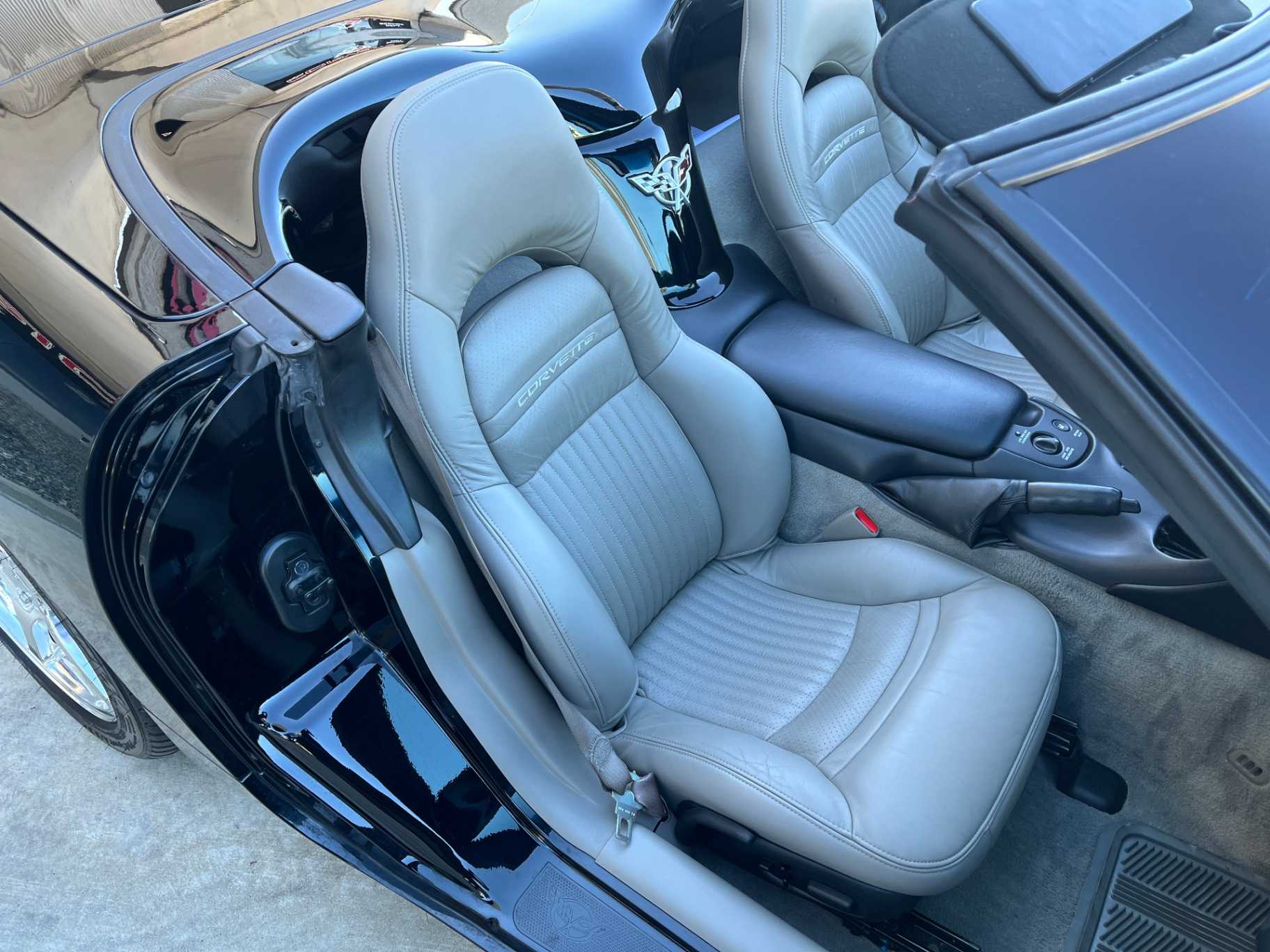 Chevrolet Corvette Image 30