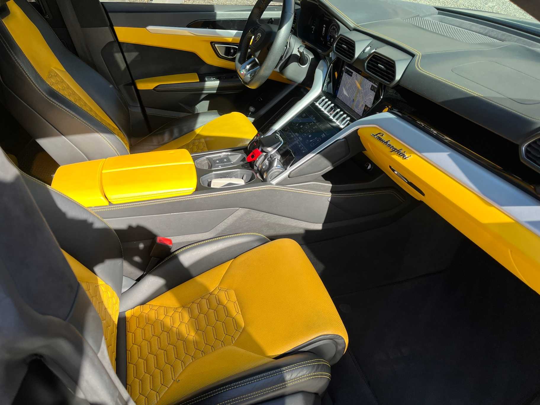 Lamborghini Urus Image 27