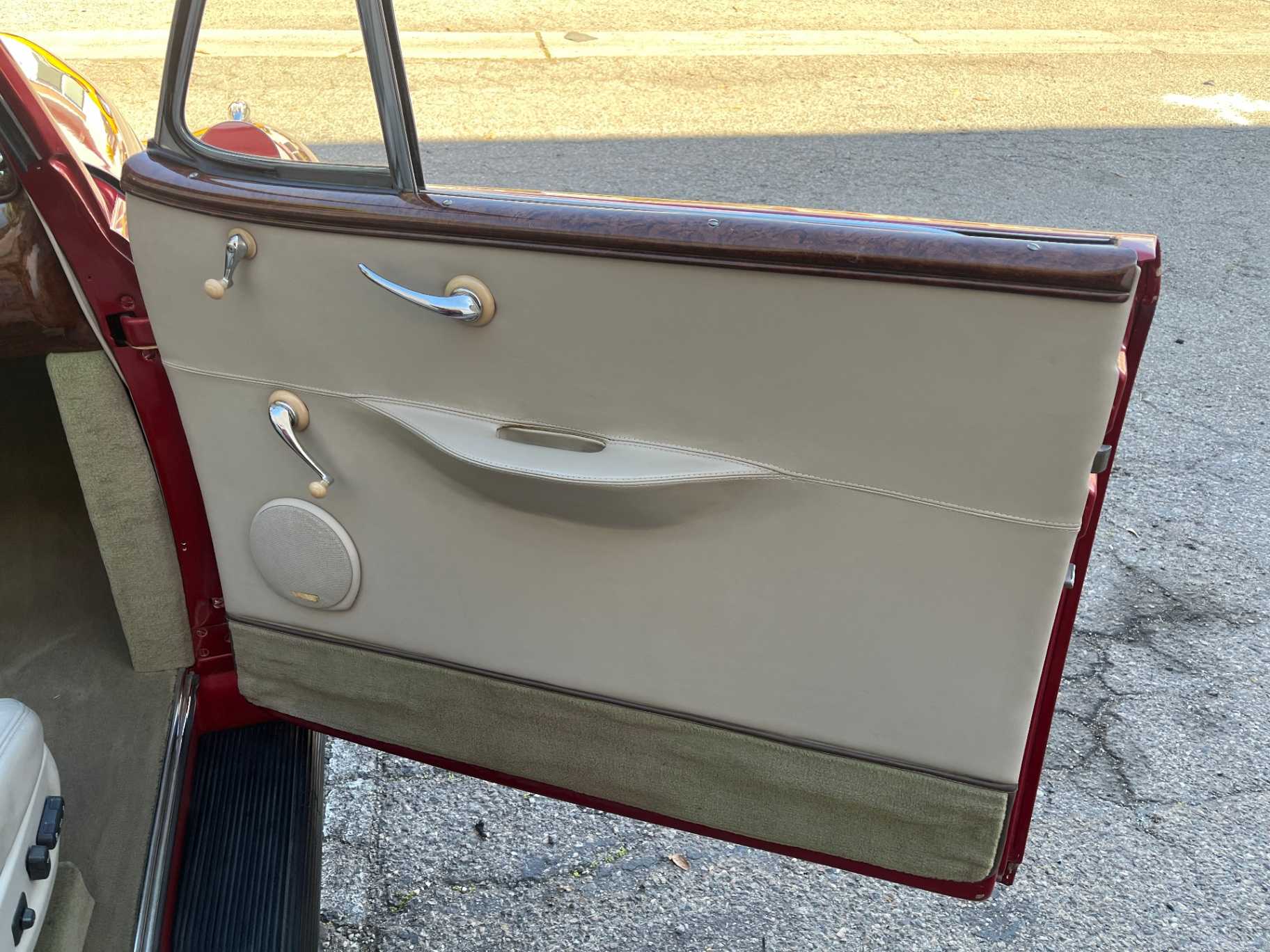 Ford Super Delux Image 40