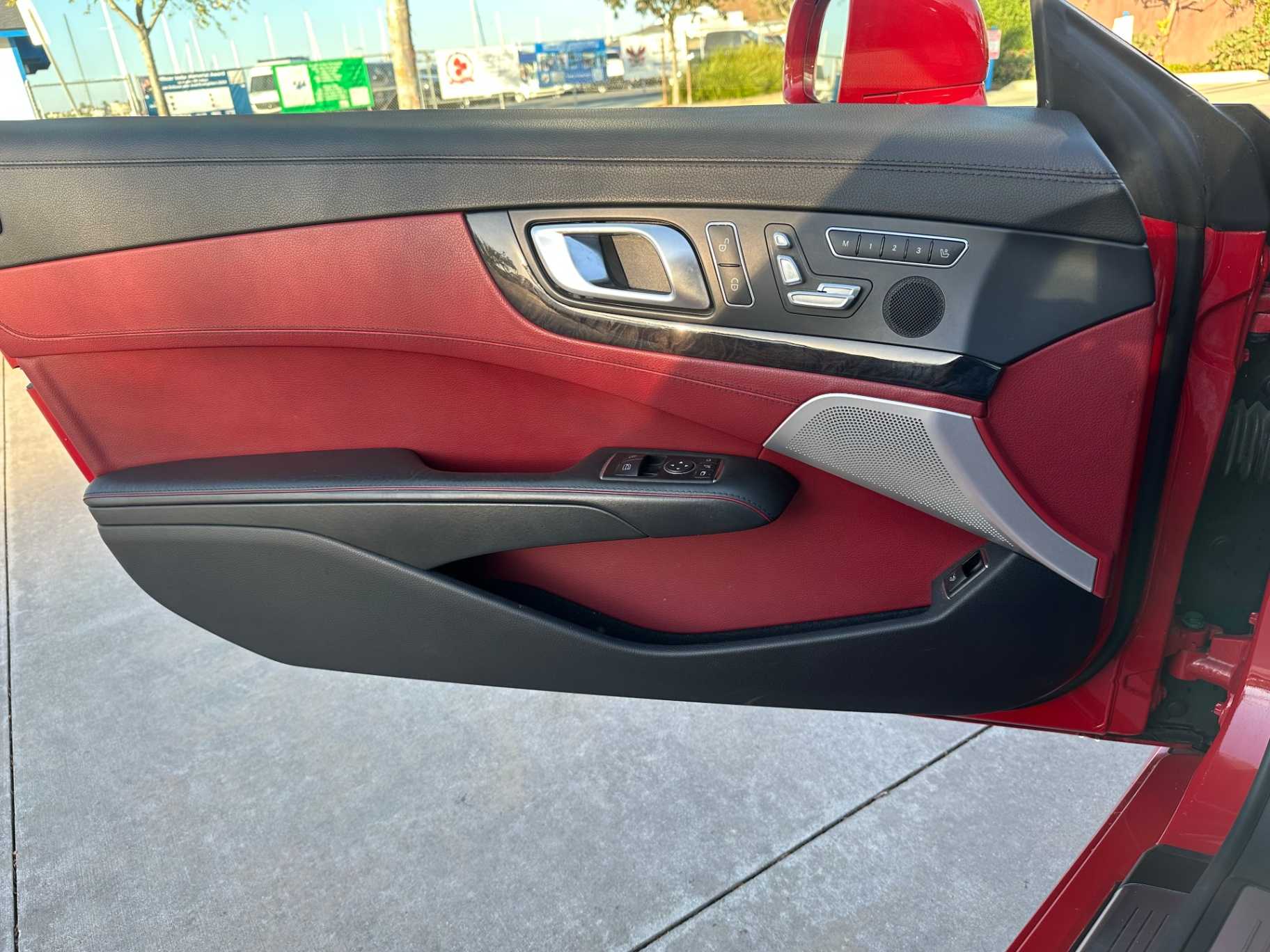 Mercedes-Benz SL-Class Image 31