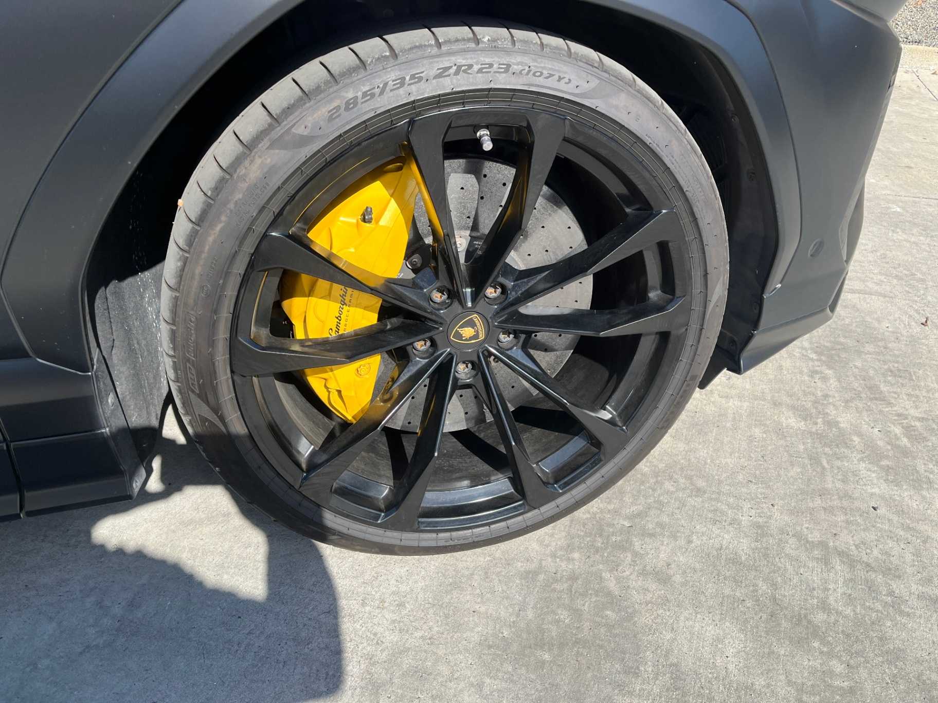 Lamborghini Urus Image 6