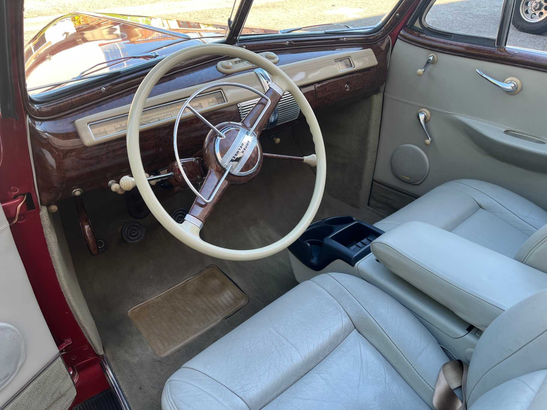 Ford Super Delux Image 27