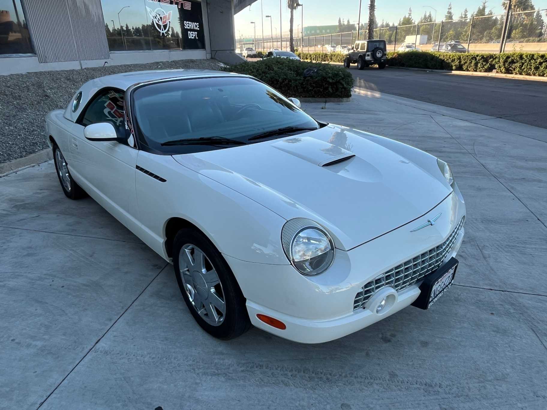 Ford Thunderbird Image 18