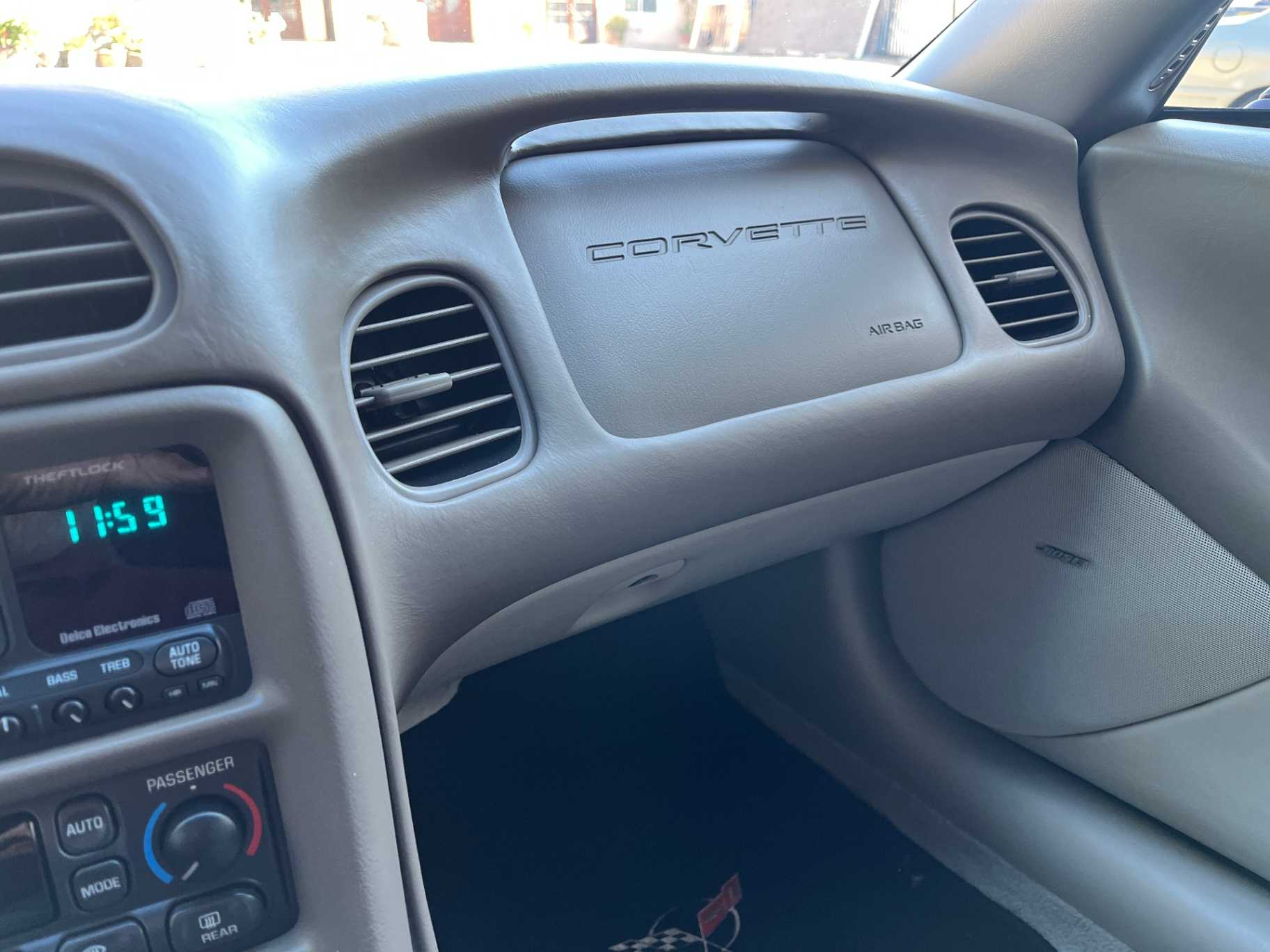 Chevrolet Corvette Image 28