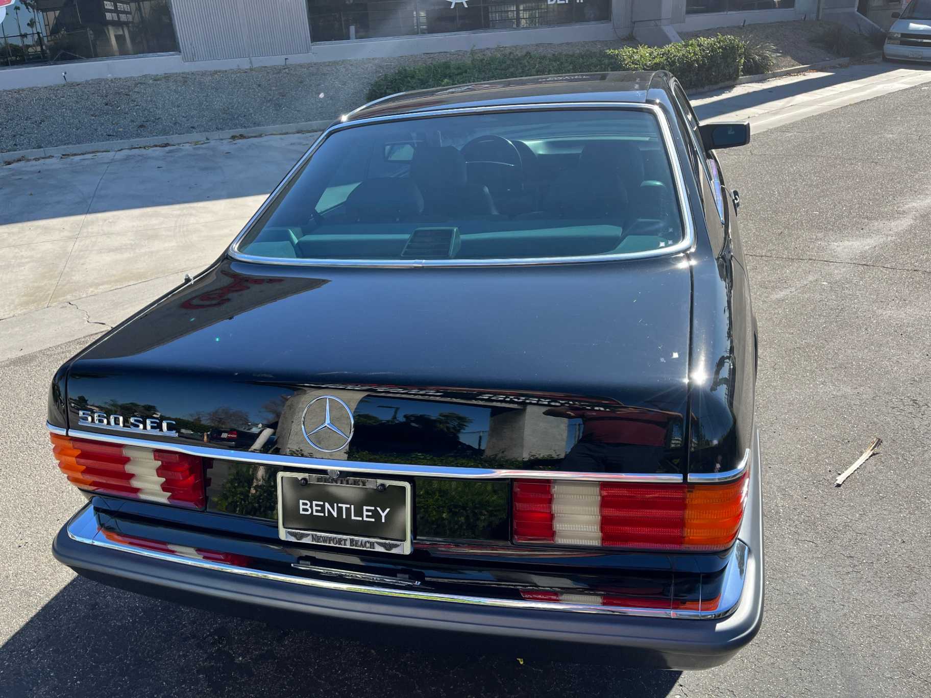 Mercedes-Benz 560-Class Image 52