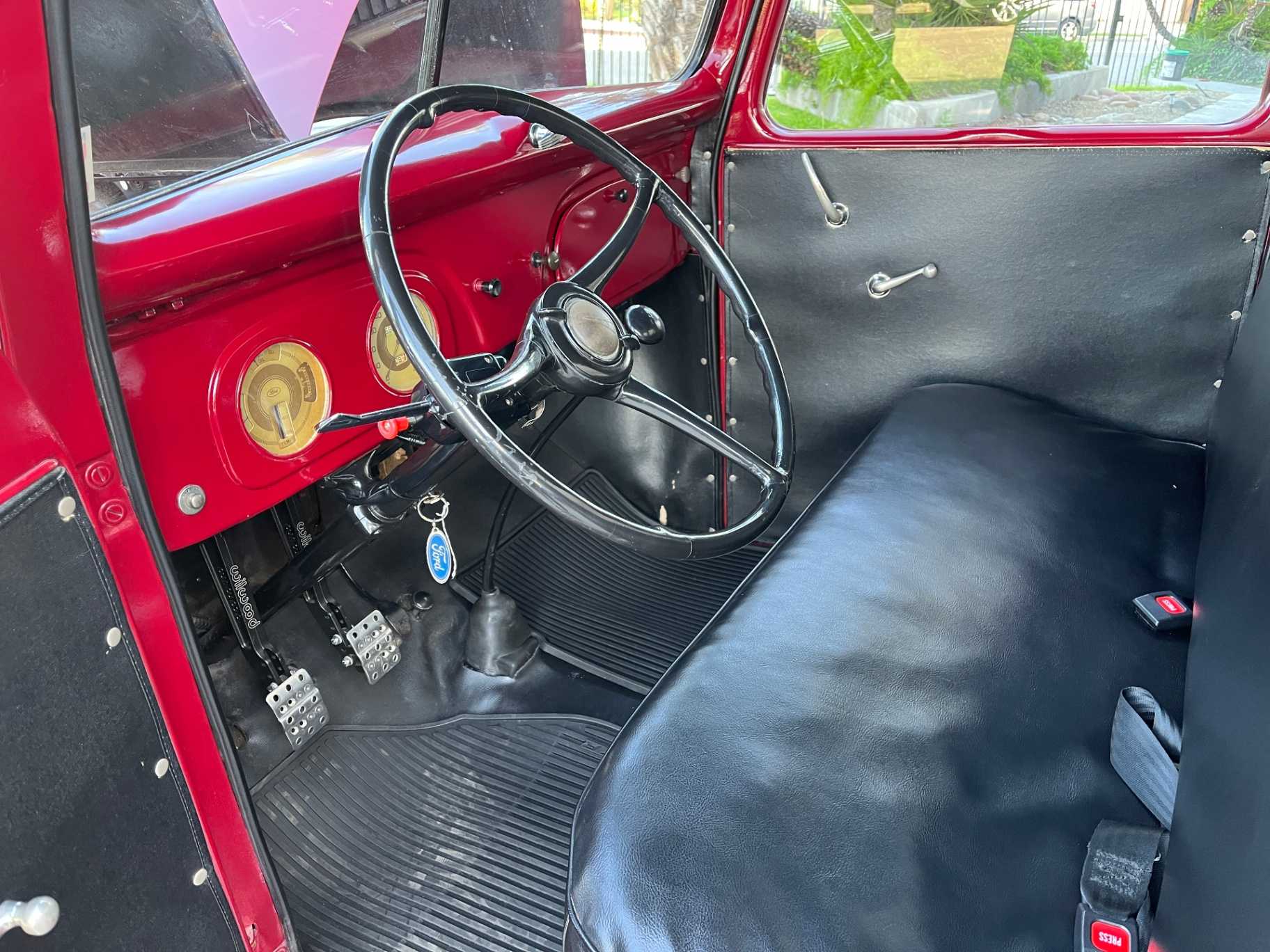 Ford pickup Image 33