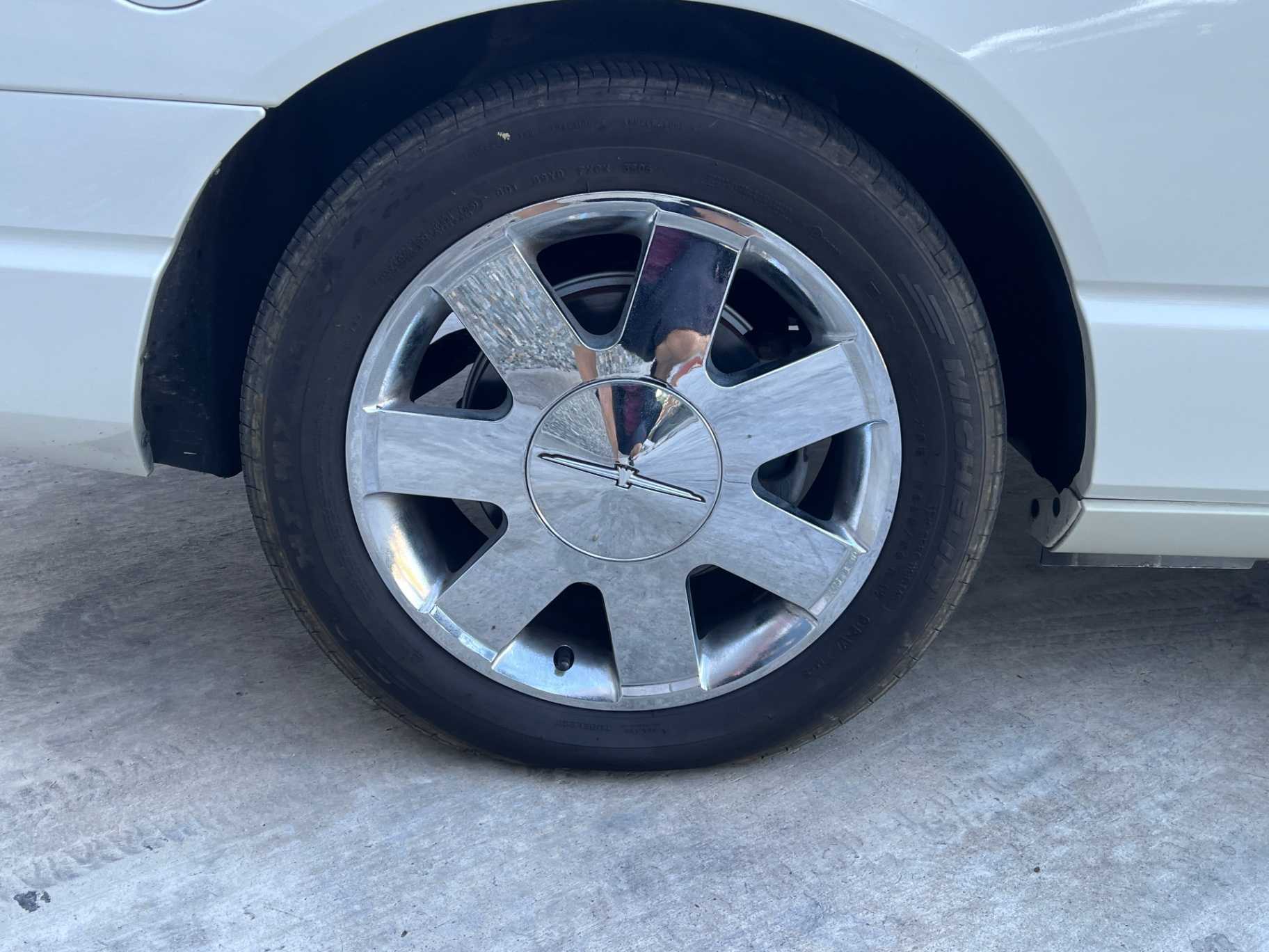 Ford Thunderbird Image 15