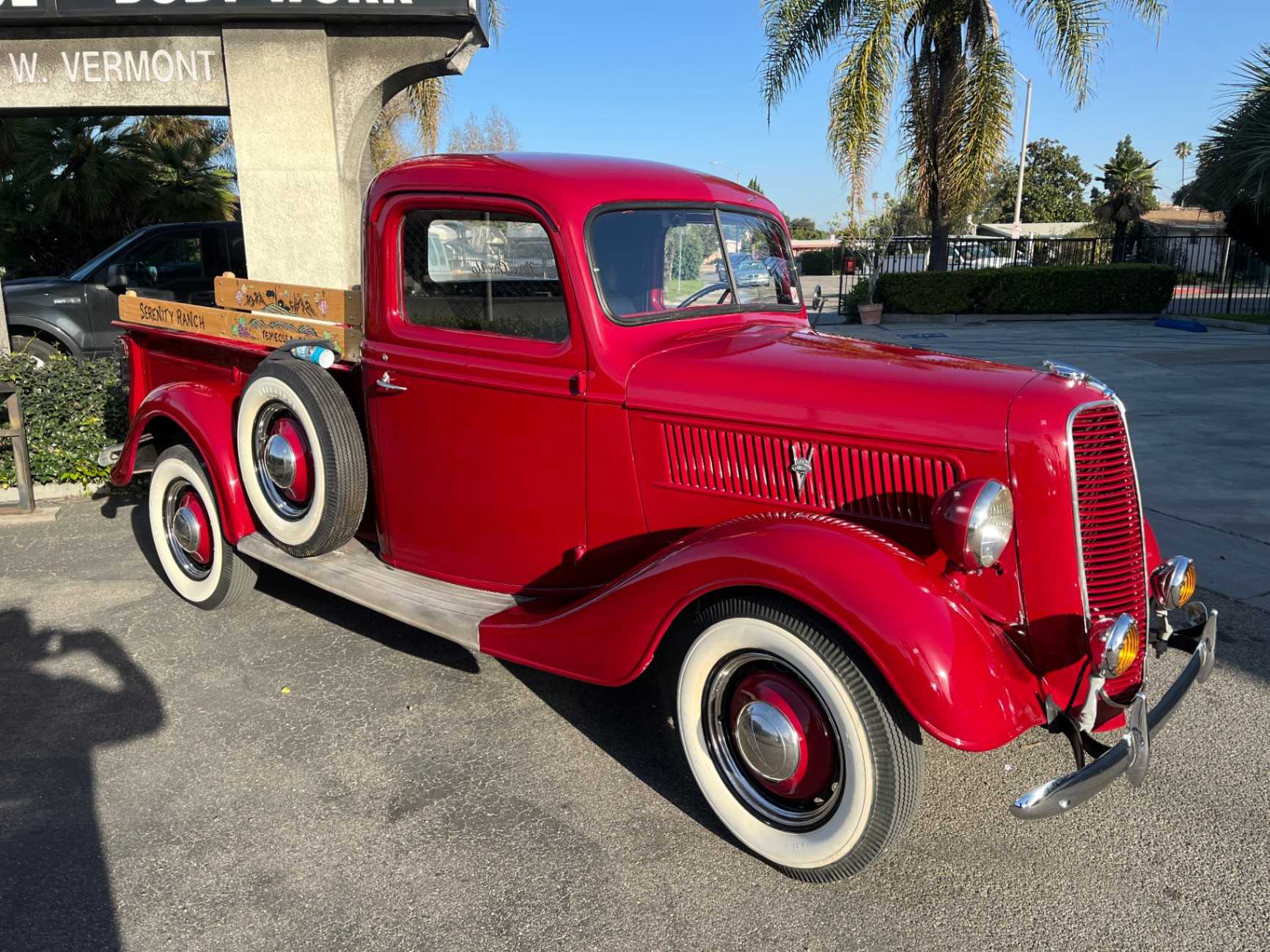 Ford pickup Image 25