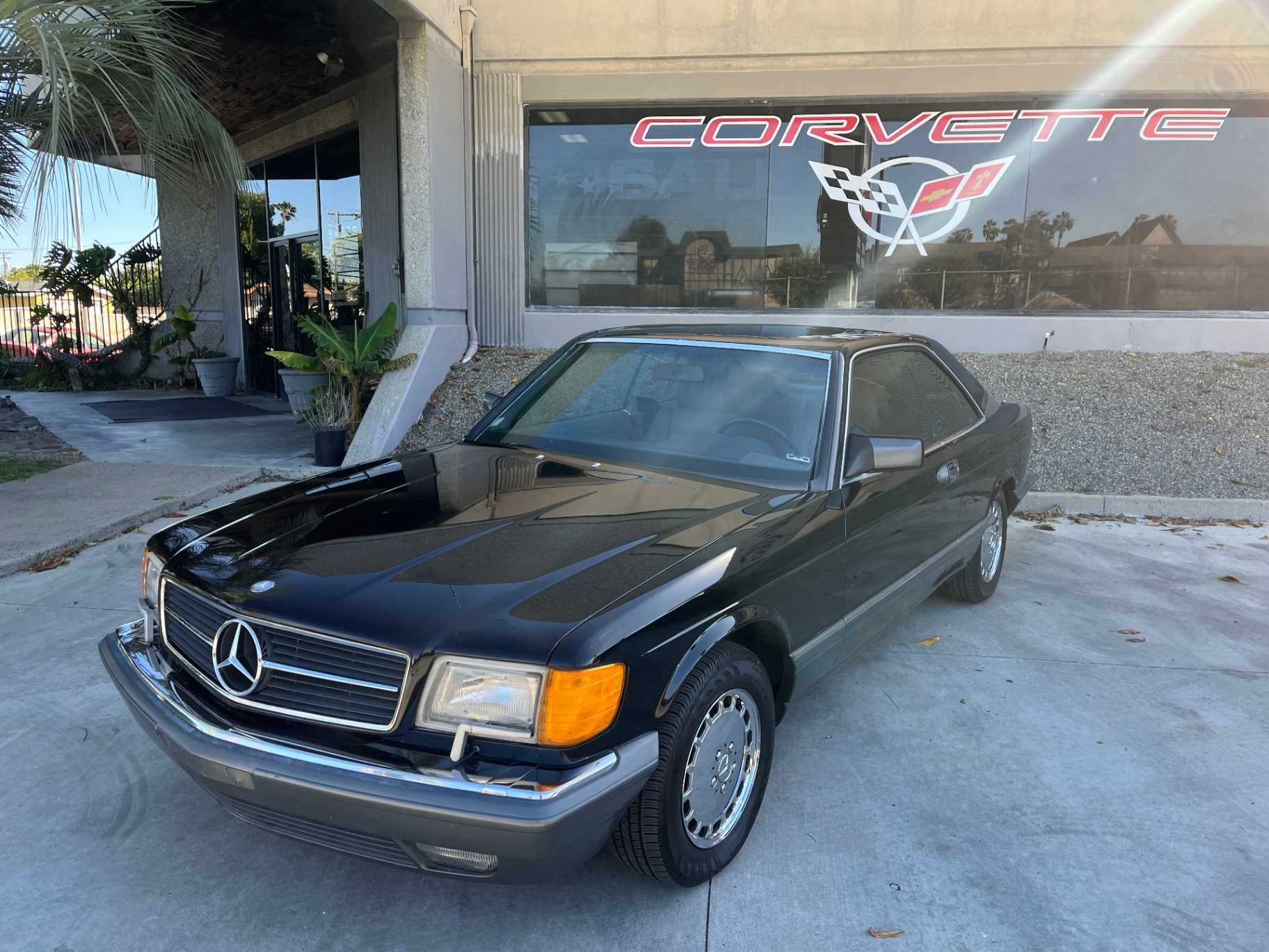 Mercedes-Benz 560-Class Image 15