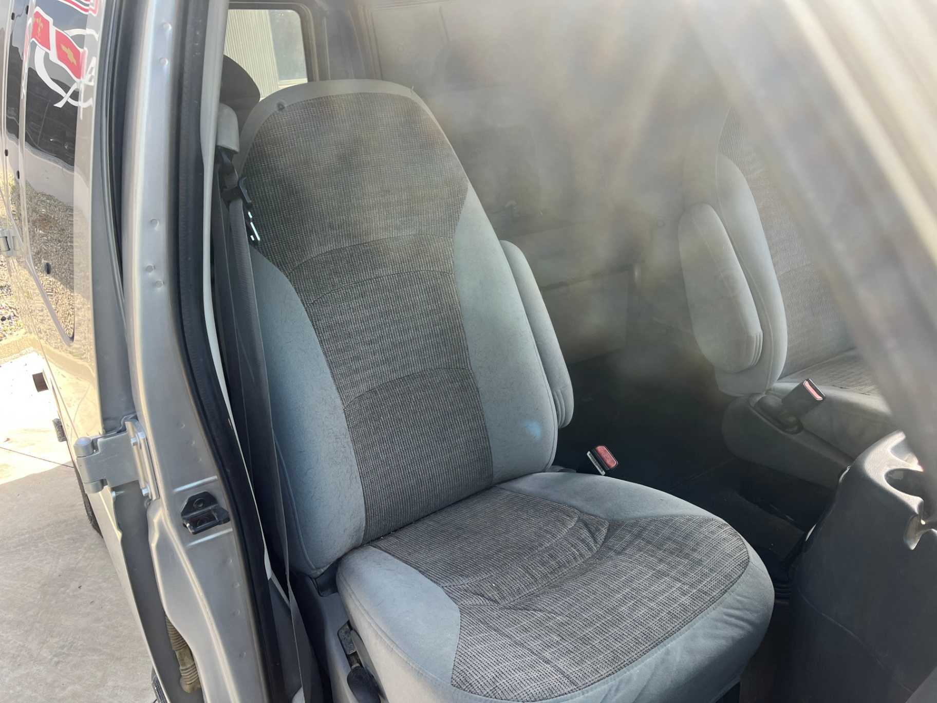 Ford E-Series Image 25