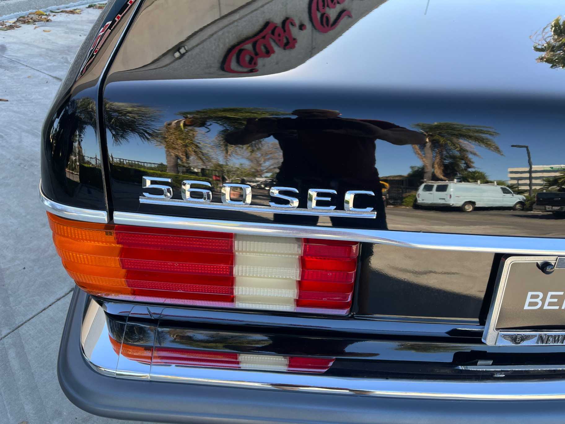 Mercedes-Benz 560-Class Image 3