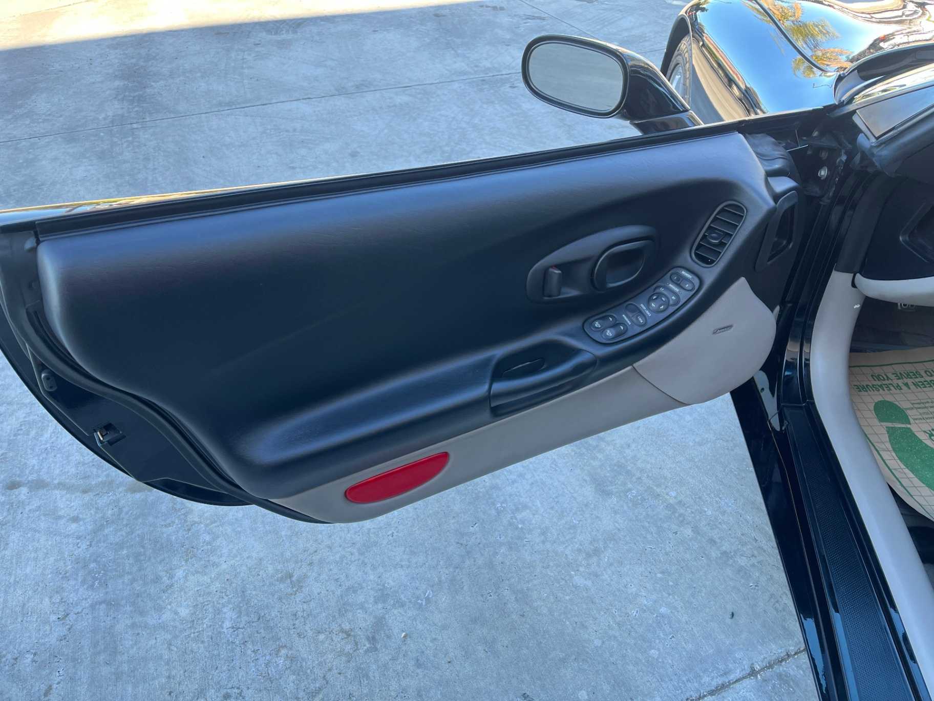 Chevrolet Corvette Image 29