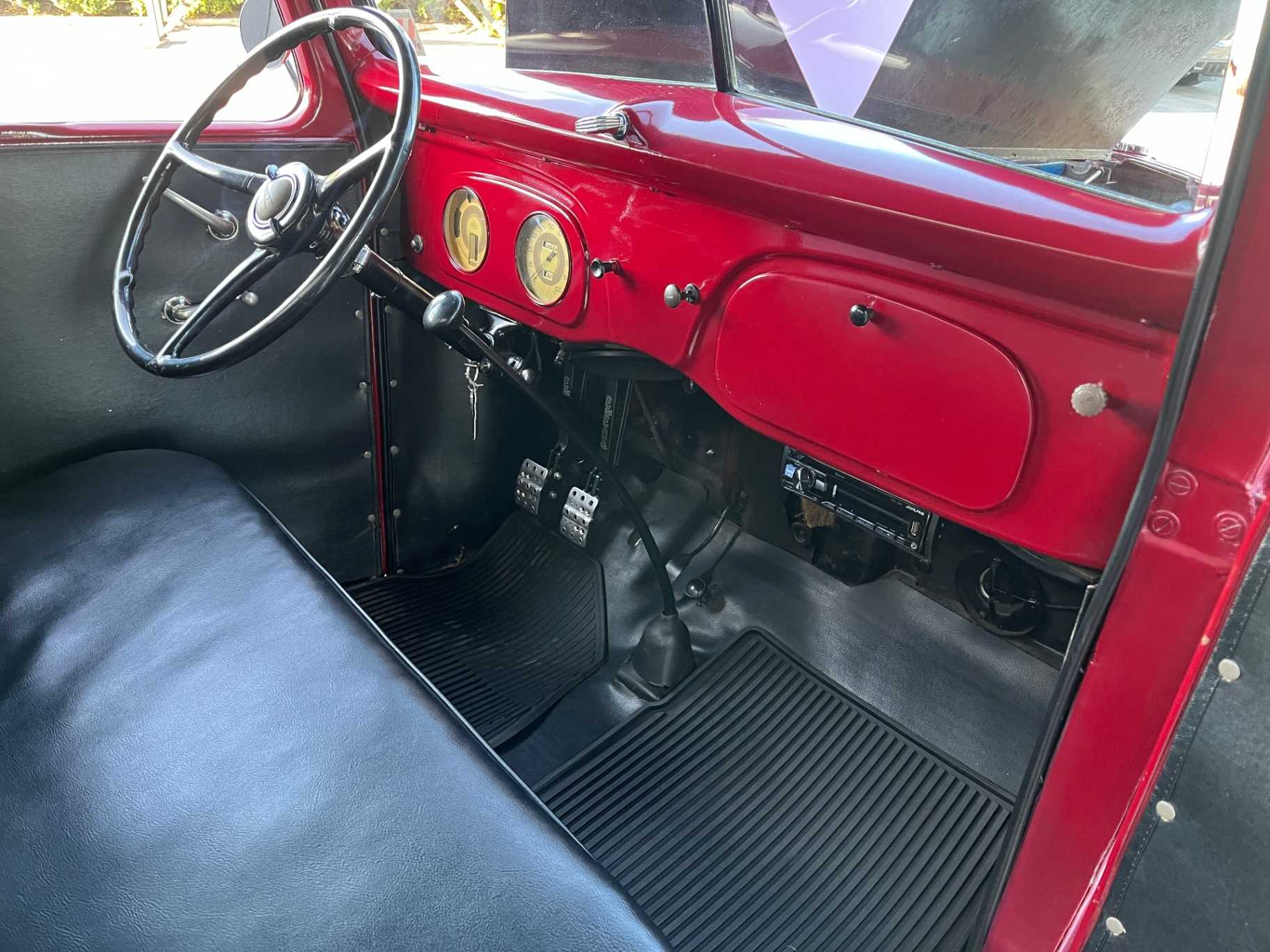 Ford pickup Image 32