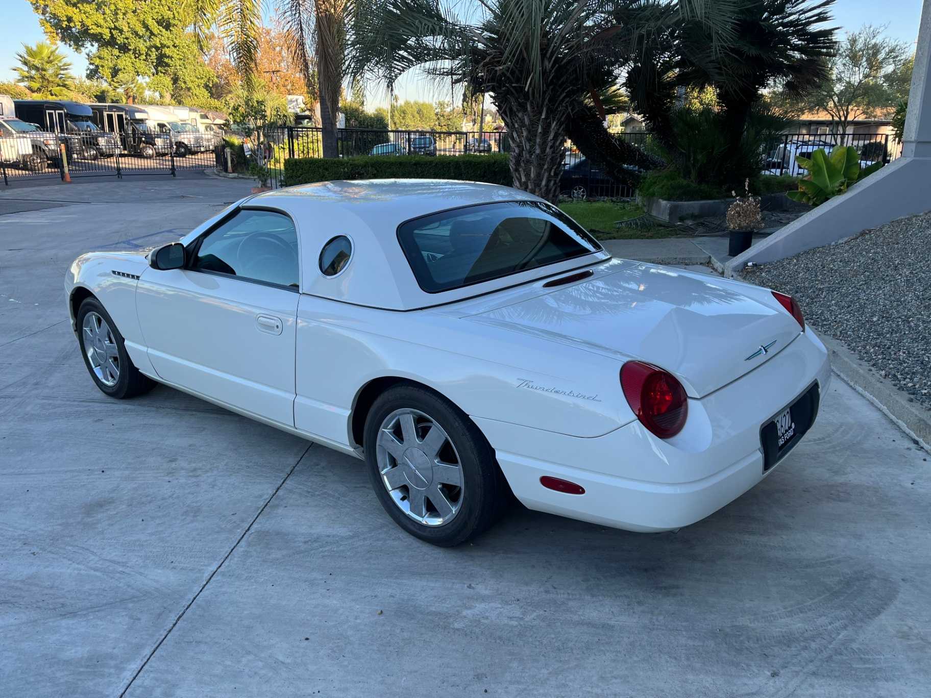Ford Thunderbird Image 5