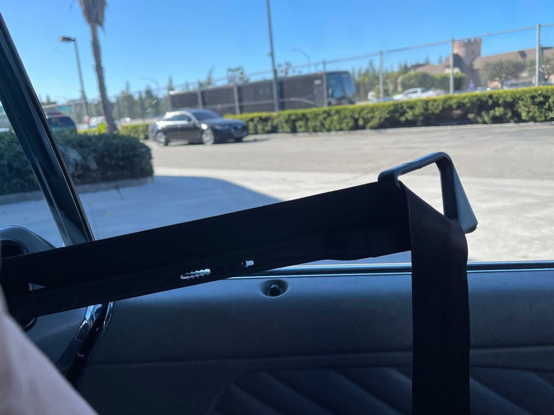 Mercedes-Benz 560-Class Image 39