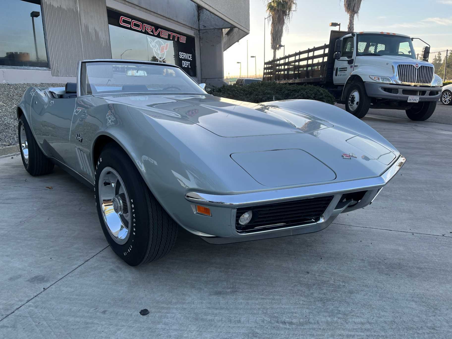 Chevrolet Corvette Image 14