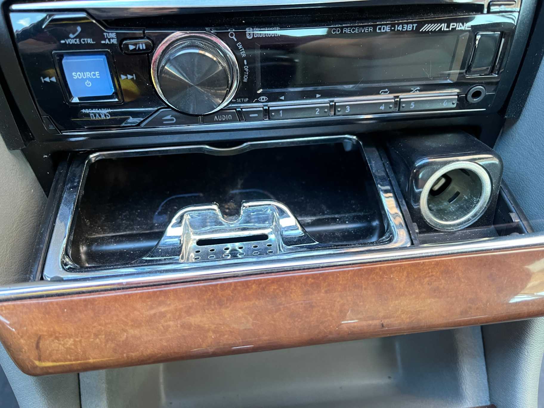 Mercedes-Benz 560-Class Image 49