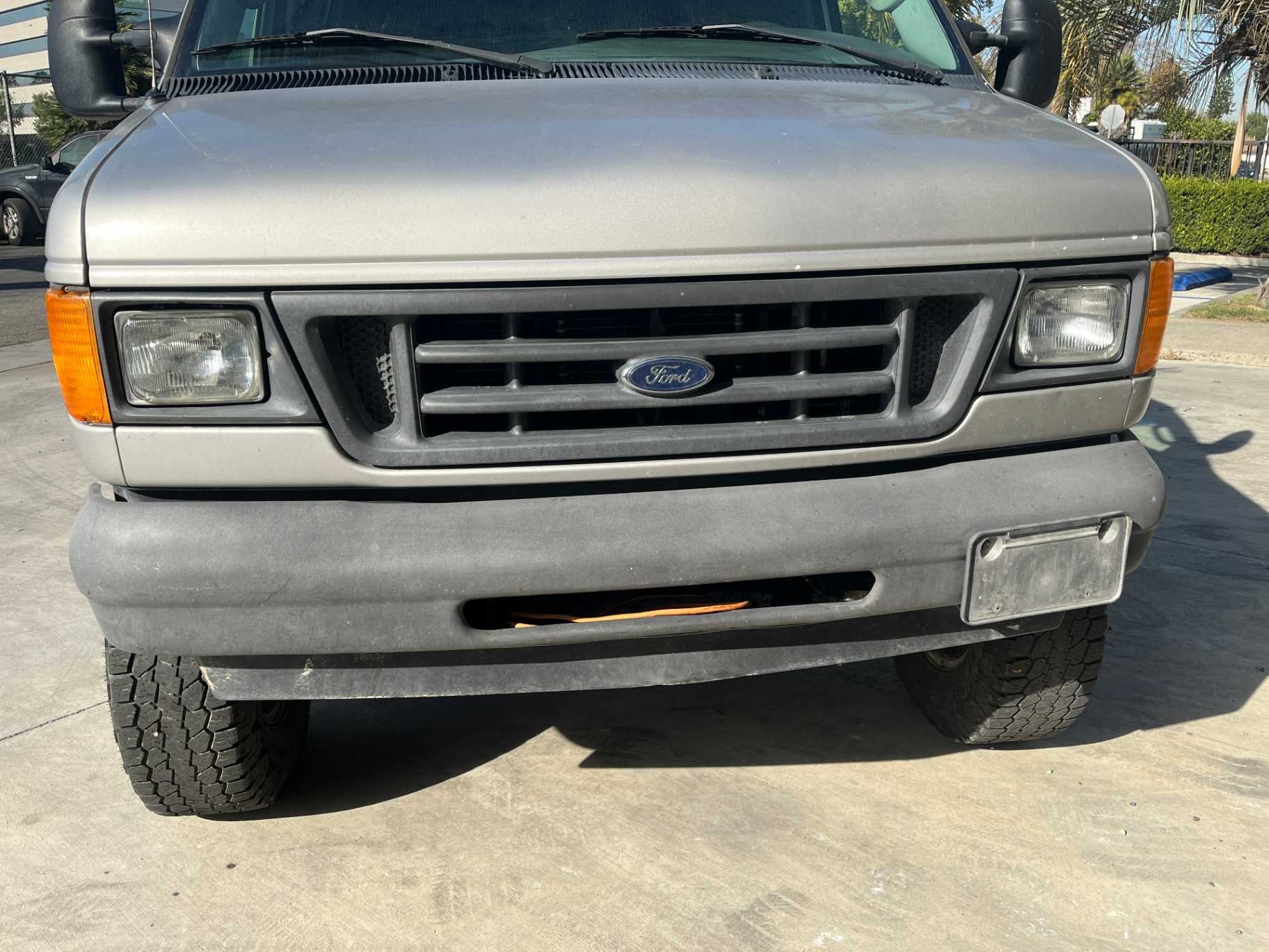 Ford E-Series Image 4