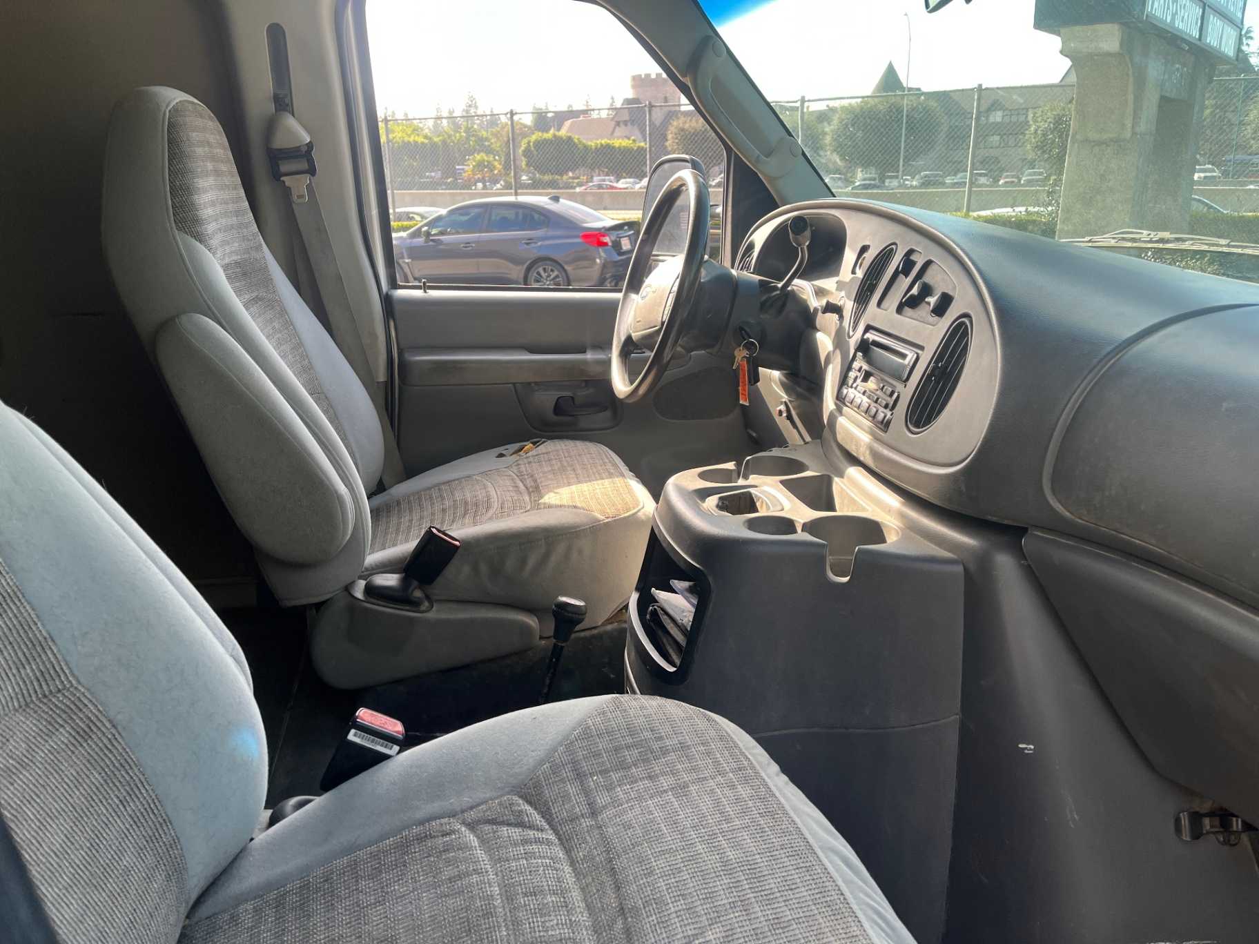 Ford E-Series Image 23