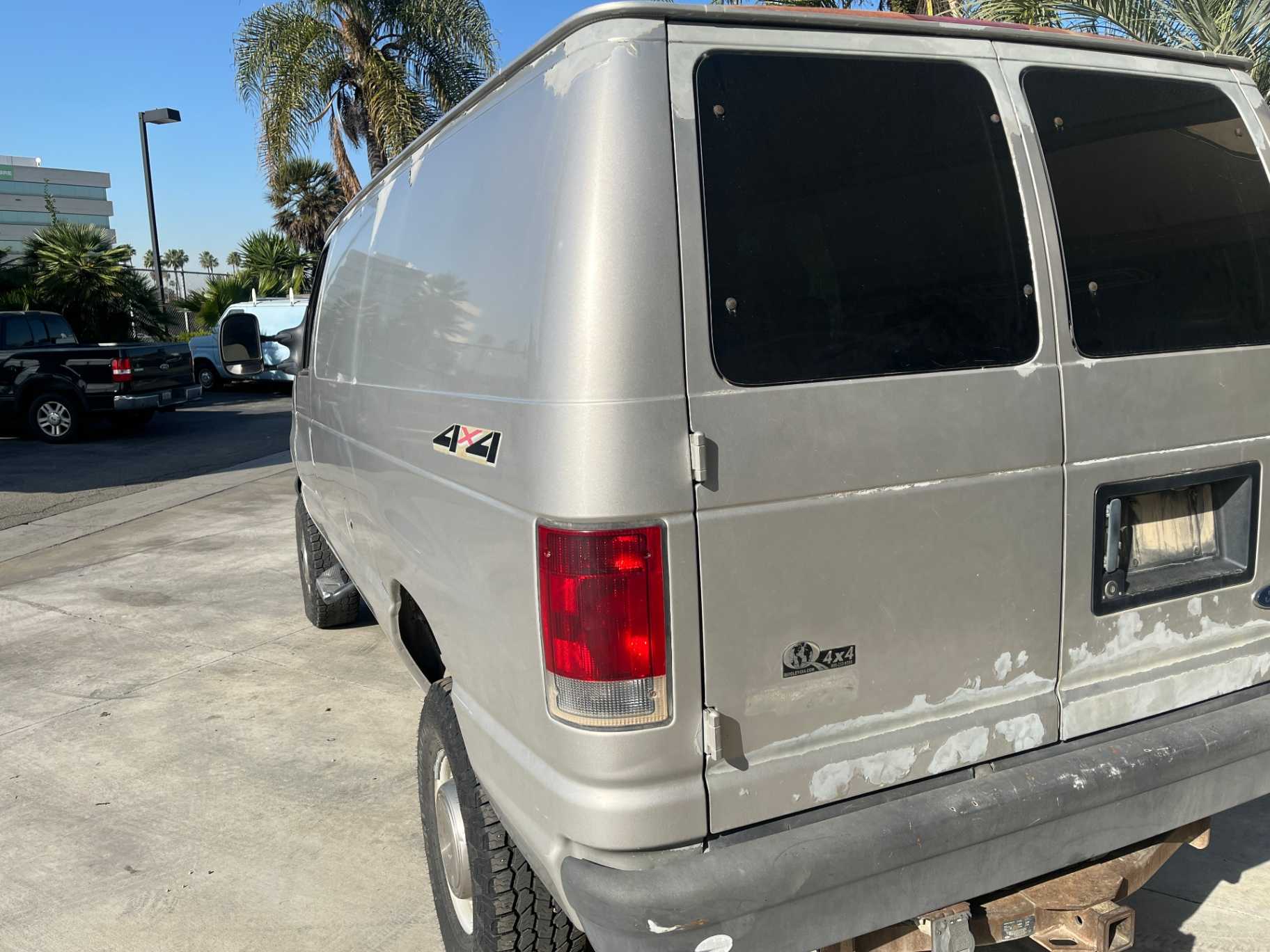 Ford E-Series Image 13