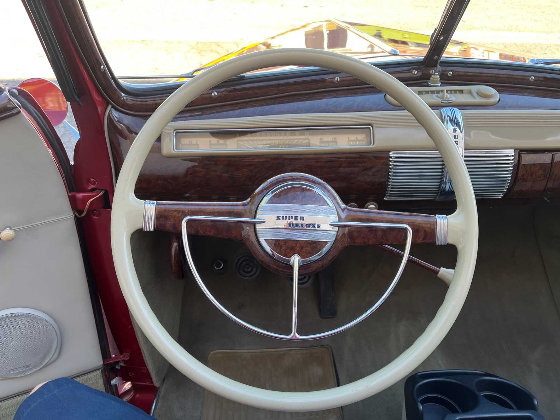 Ford Super Delux Image 34