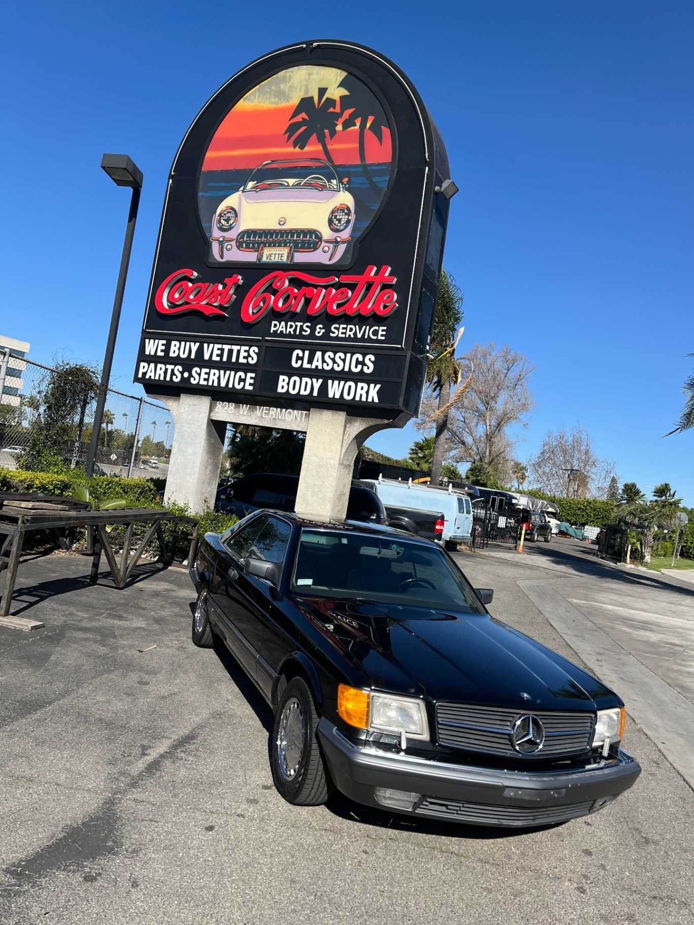 Mercedes-Benz 560-Class Image 51