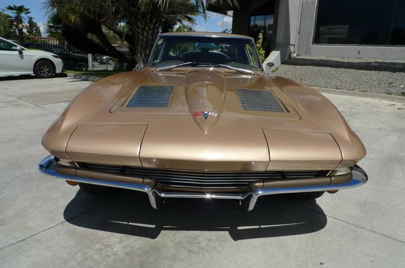 Chevrolet Corvette Image 12