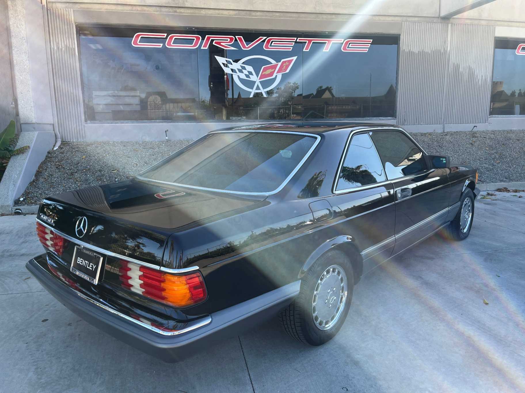 Mercedes-Benz 560-Class Image 5