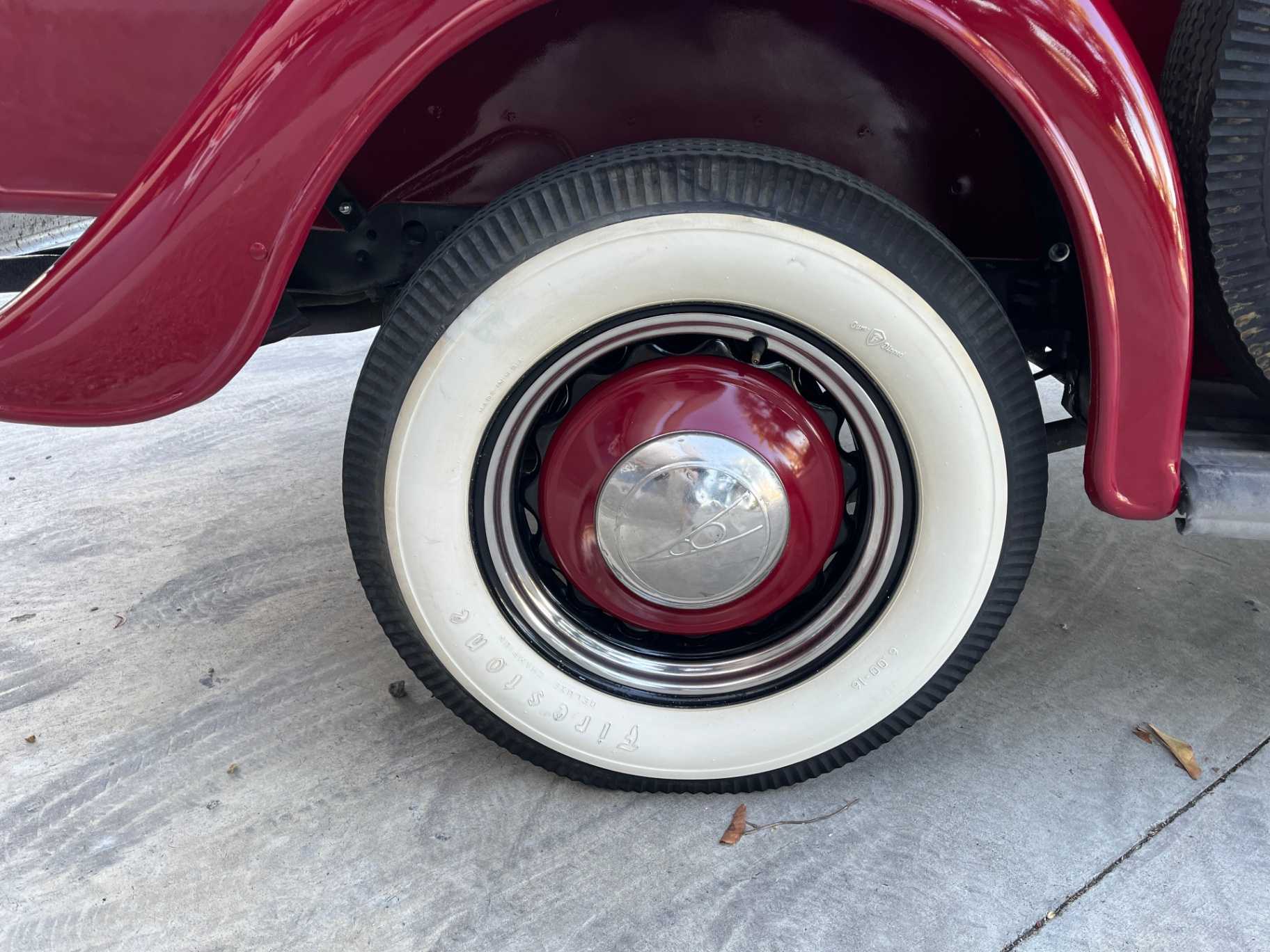 Ford pickup Image 19