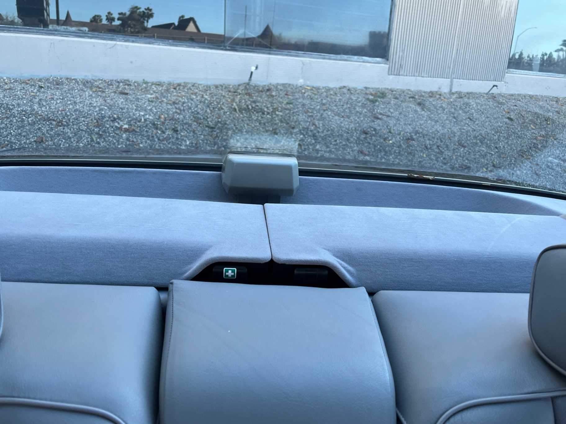 Mercedes-Benz 560-Class Image 44