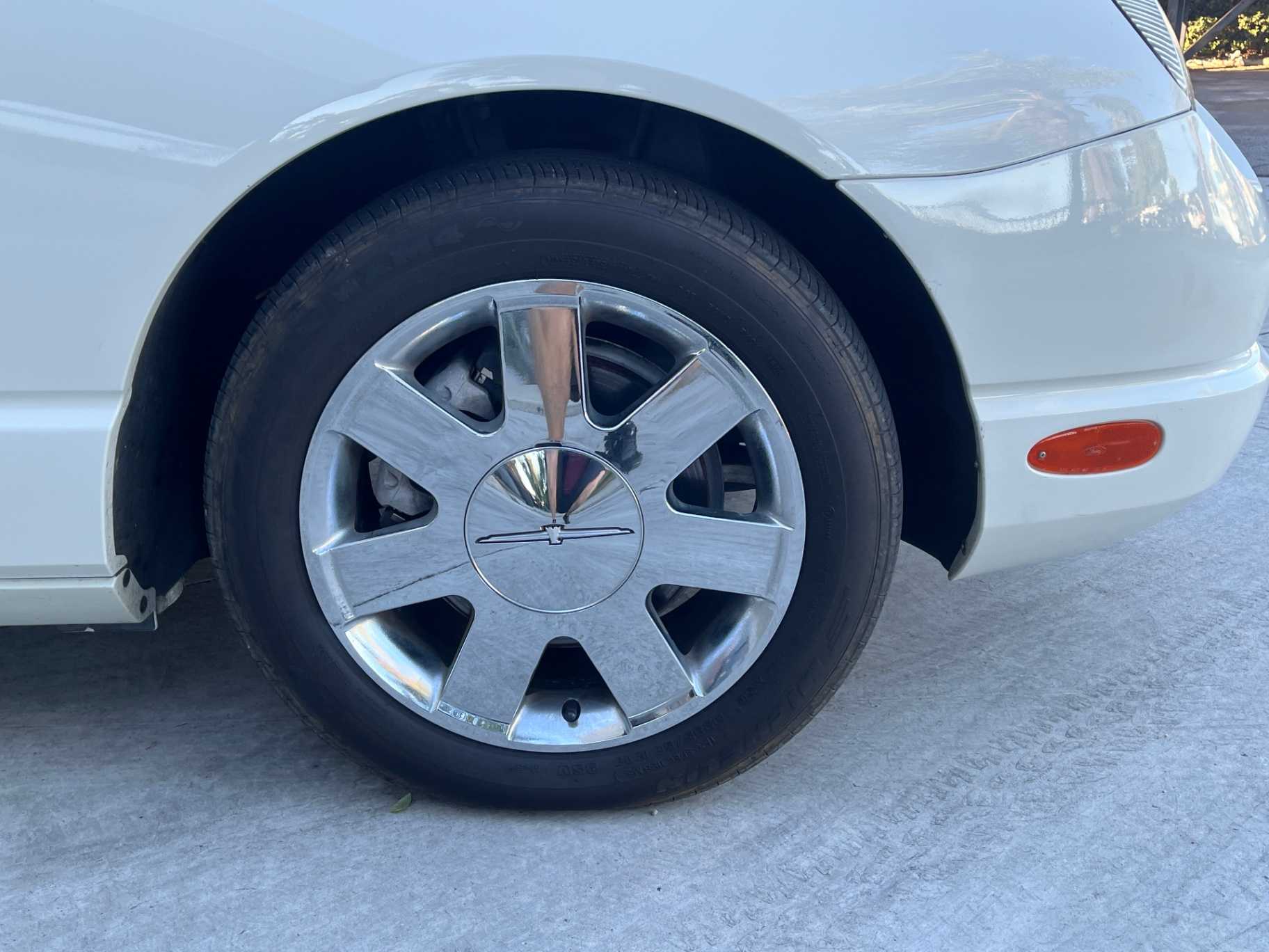 Ford Thunderbird Image 11